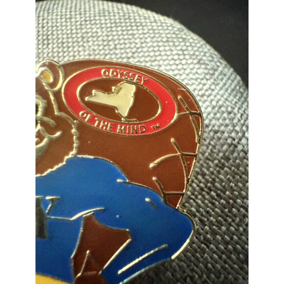 New York 2014 Odyssey of the Mind World Final Pin Superhero Beaver New Old Stock - Picture 2 of 4